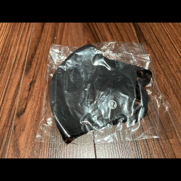 Two Lululemon Face Masks in Black - Picture 3 of 3